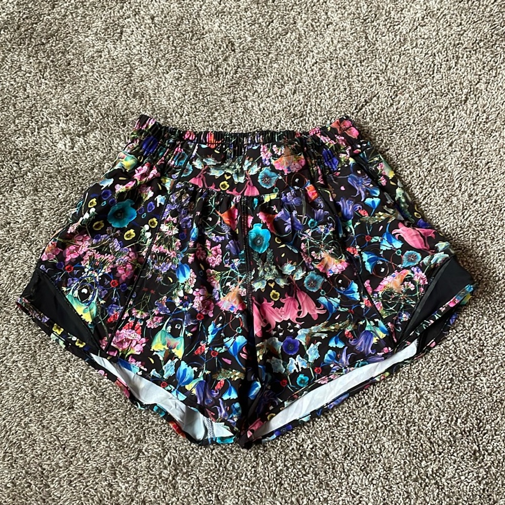 Lululemon Hotty Hot LR Short 4” *Lined. Worn. Great condition. Size 2.